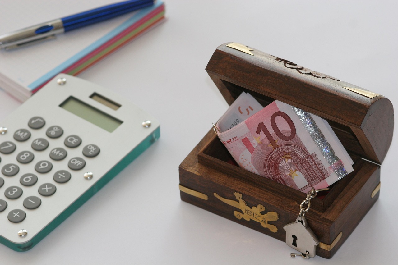 Como organizar as finanças pessoais sendo jovem de primeiro emprego